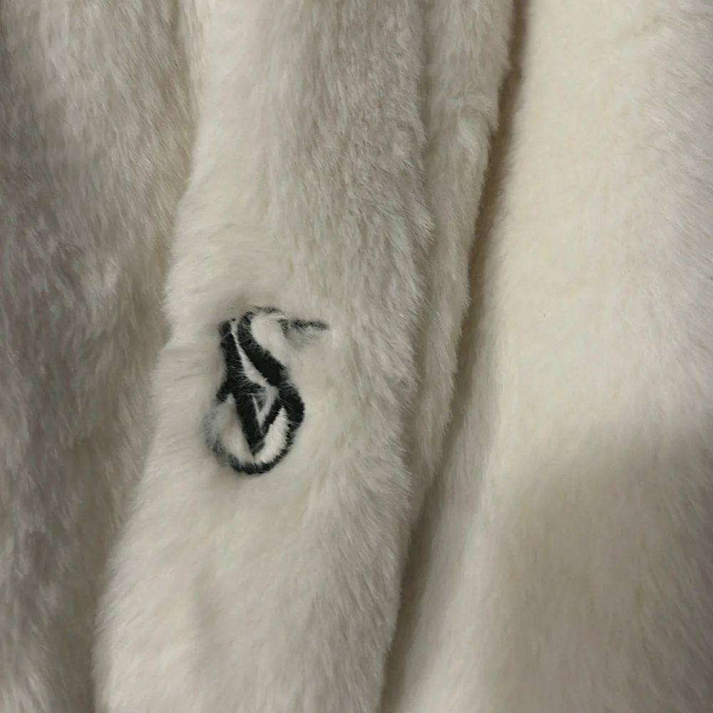Victoria secret robe, coat - Picture 3 of 5